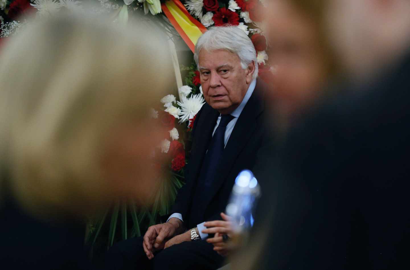 Felipe González, en la capilla ardiente de Rubalcaba.