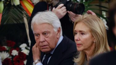 González despide a Rubalcaba, "el político con más capacidad e inteligencia de España"