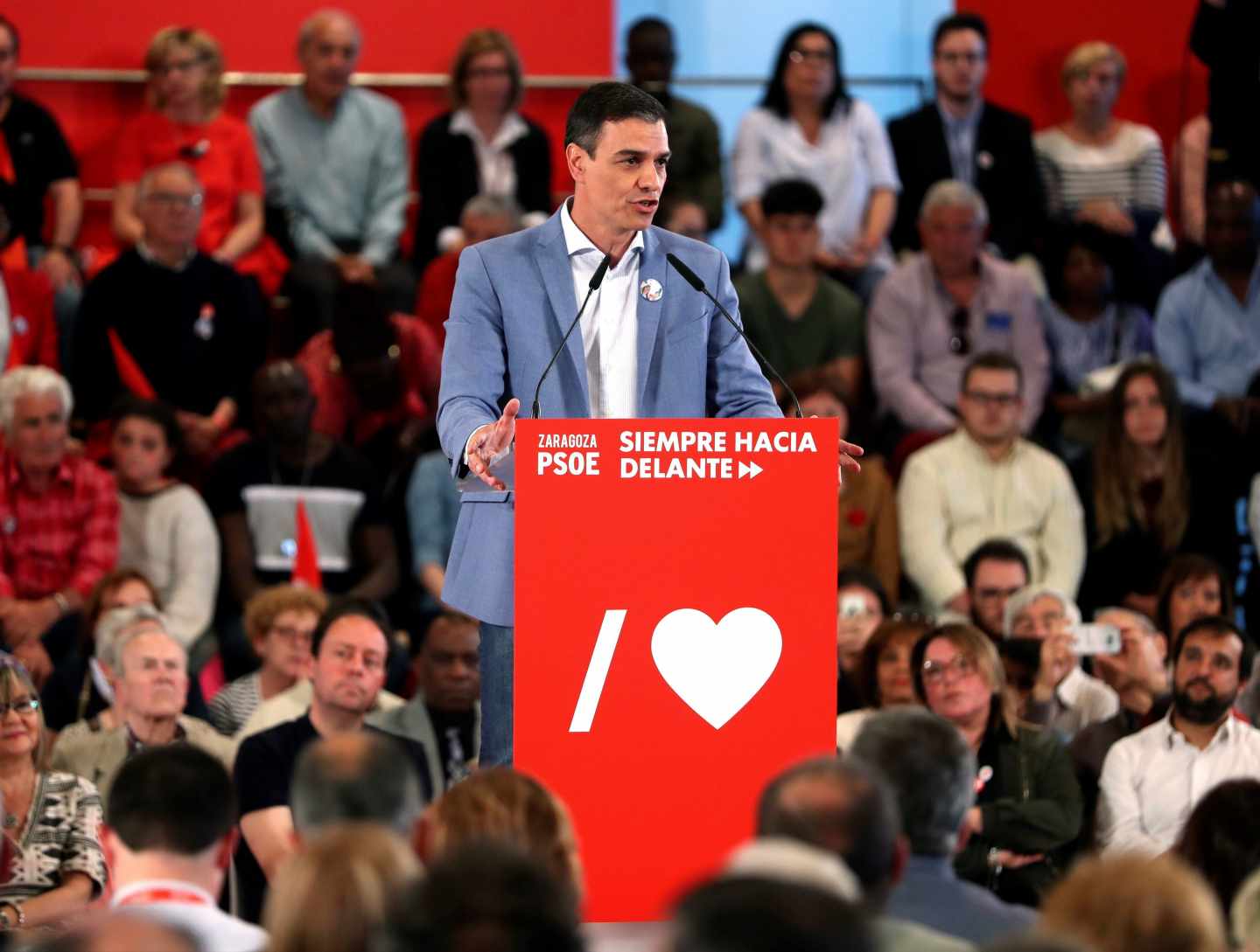 El secretario general del PSOE, Pedro Sánchez, durante el mitin en Zaragoza