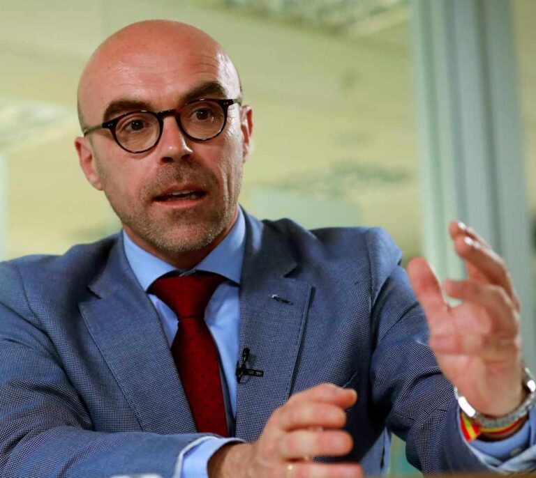 Vox apoya a Salvini para multar a quienes rescaten migrantes por su cuenta