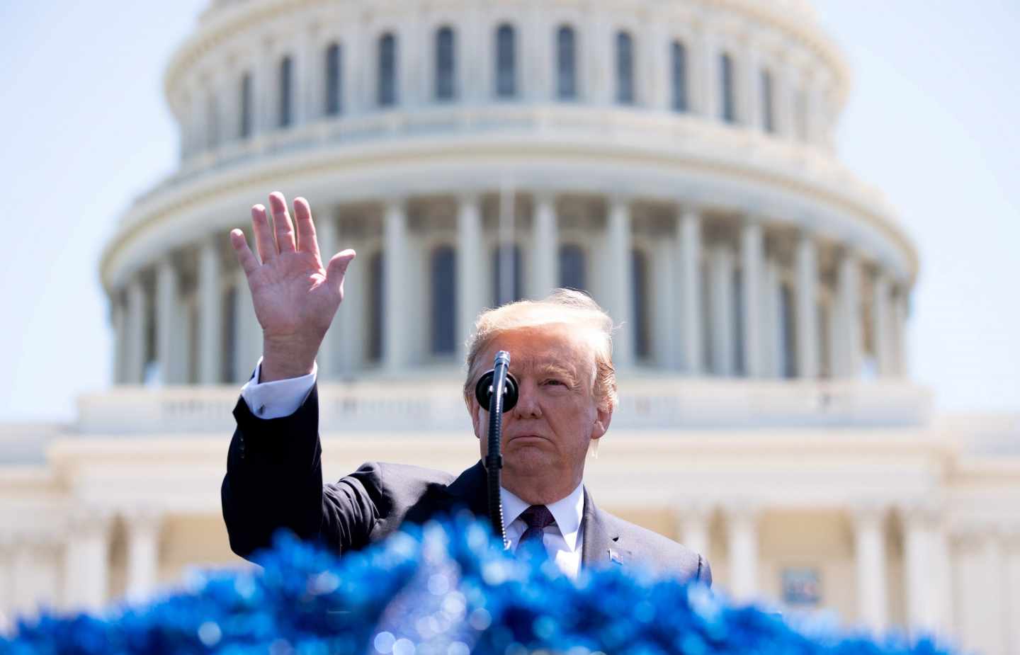 Trump aumenta la tensión con China: veta a Huawei por ser "un riesgo inaceptable"