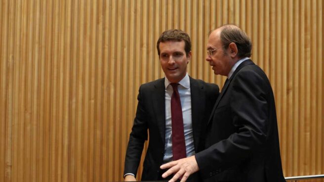 Pablo Casado y Pío García Escudero, en el Congreso.