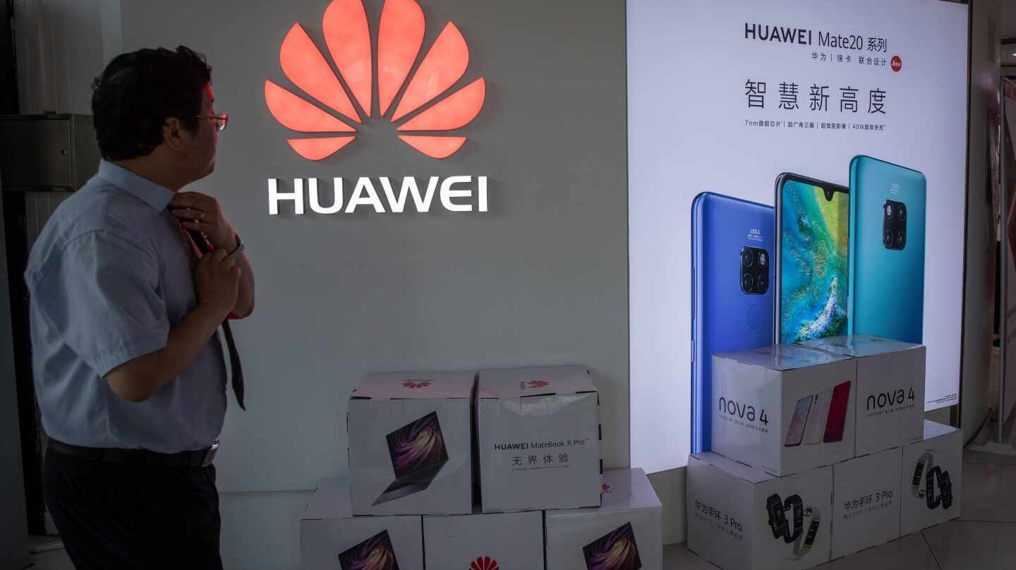 Apple, Intel y Tesla se hunden por el temor a represalias de China tras el veto a Huawei