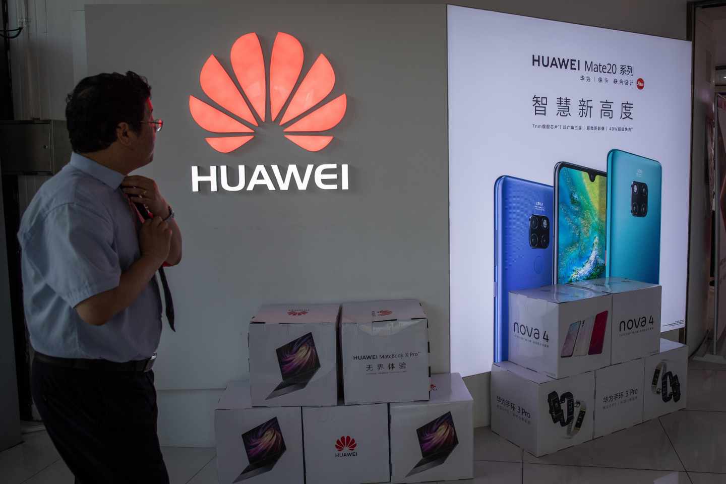 Apple, Intel y Tesla se hunden por el temor a represalias de China tras el veto a Huawei
