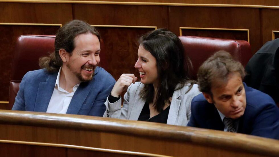 Pablo Iglesias, Irene Montero y Jaume Asens en el hemiciclo del Congreso.