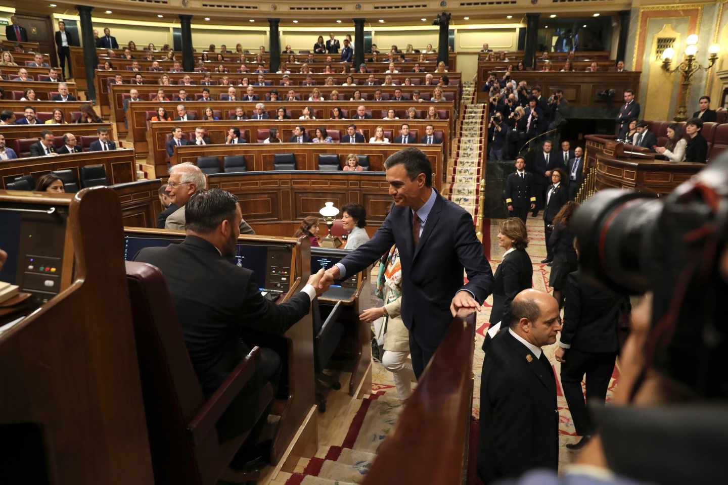 Selfies, saludos y algo de caos: las imágenes de la jornada inaugural en el Congreso