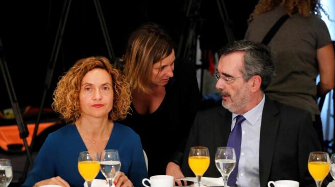 La presidenta del Congreso, Meritxell Batet, y el ex presidente del Senado, Manuel Cruz. La presidenta del Congreso, Meritxell Batet, y el ex presidente del Senado, Manuel Cruz.