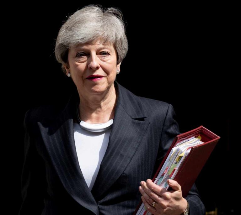 Theresa May se prepara para presentar su dimisión este viernes, según 'The Times'