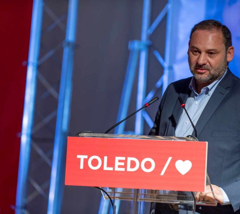 Ábalos afirma que el PSOE no pactará con Bildu en Navarra y pide a PP y Cs vetar a Vox