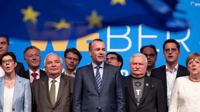 El candidato del Partido Popular Europeo, Manfred Weber, y la canciller alemana, Angela Merkel