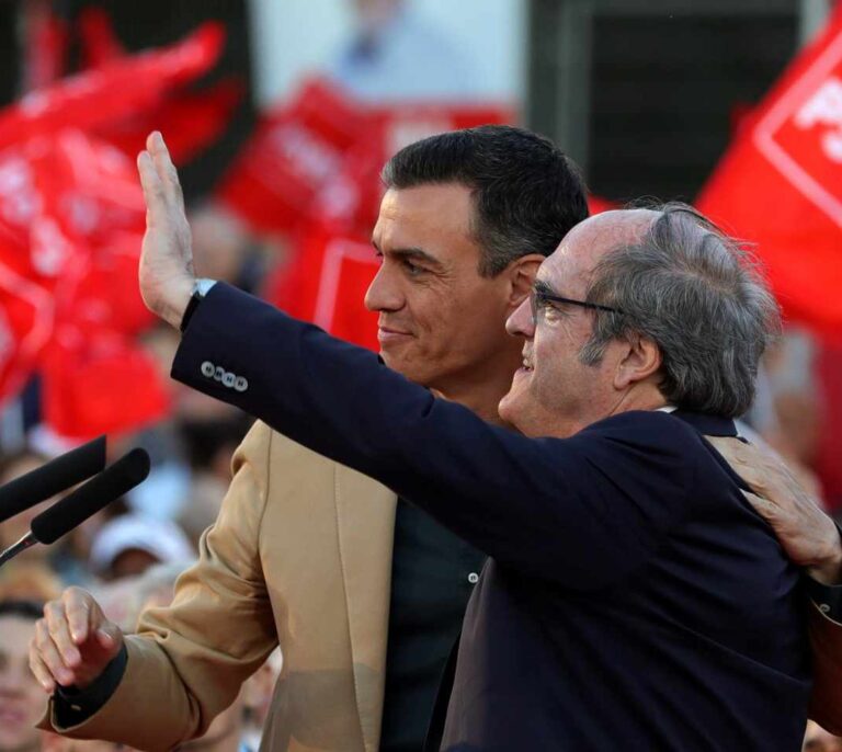Pedro Sánchez pide a PP y Cs que pacten con el PSOE para "apartar" a Vox
