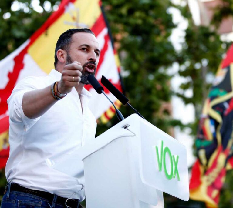 Pinchazo de Vox en el acto final de campaña ante la sede del Supremo
