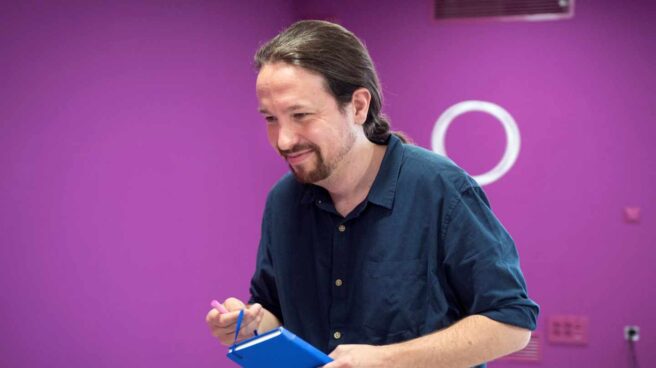 Pablo Iglesias desoye las críticas y gana tiempo para atar su sucesión en Montero