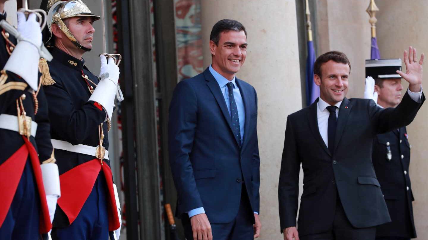 Pedro Sánchez, junto a Emmanuel Macron, en el Palacio del Elíseo.