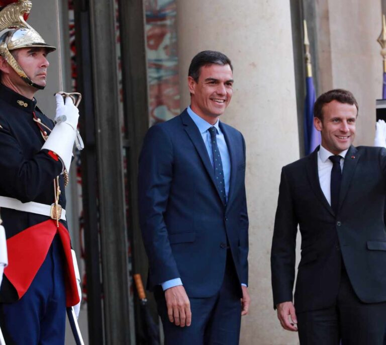 El Gobierno duda entre aplicar el rodillo a Podemos o darle un balón de oxígeno