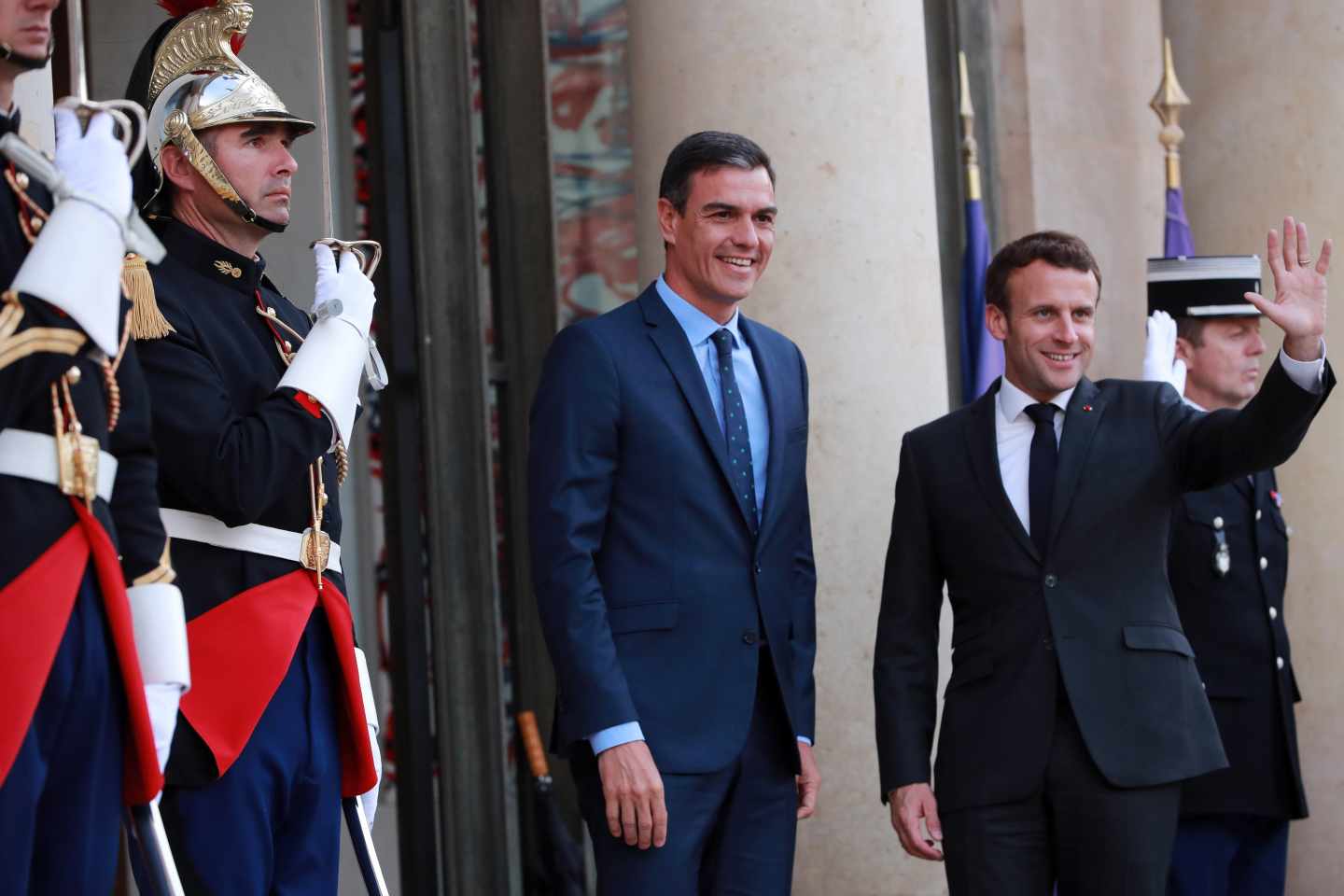 Pedro Sánchez, junto a Emmanuel Macron, en el Palacio del Elíseo.