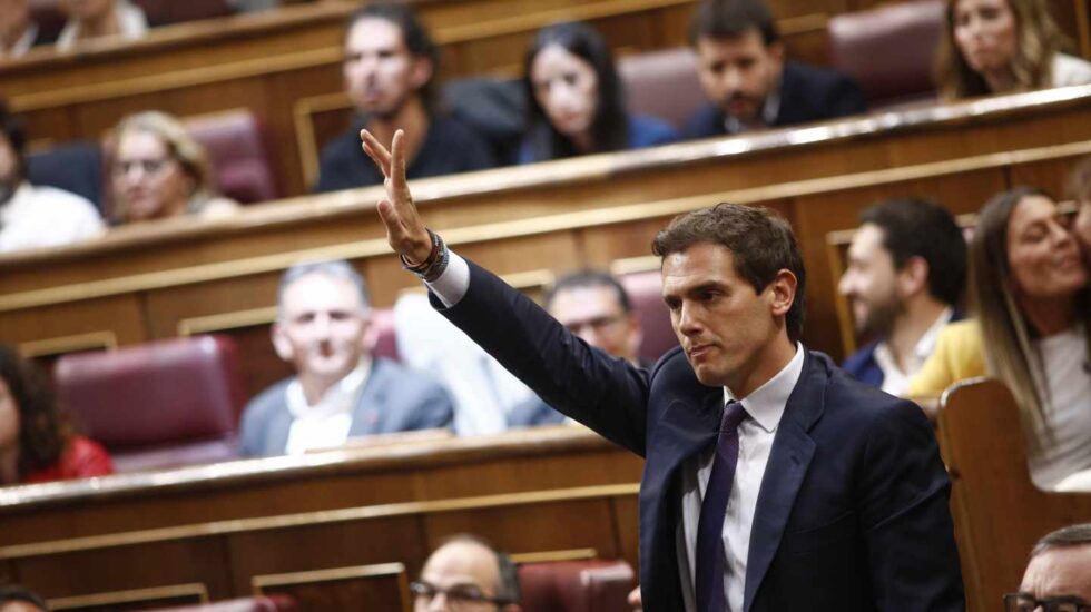 Albert Rivera pide la palabra durante la sesión constitutiva de las Cortes