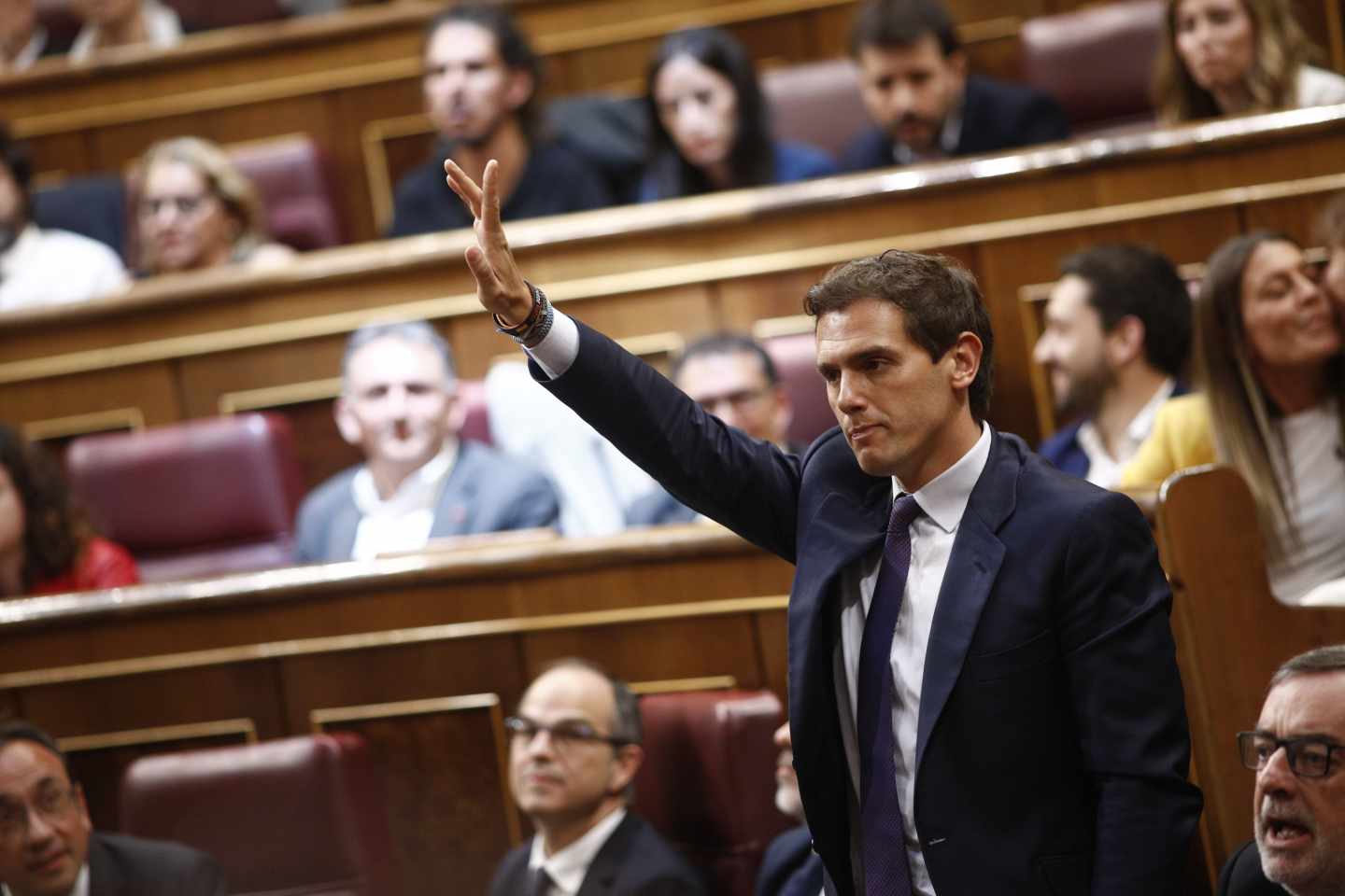 Albert Rivera pide la palabra durante la sesión constitutiva de las Cortes