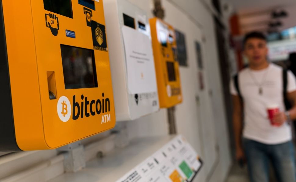 Un cajero de Bitcoin en Hong Kong.