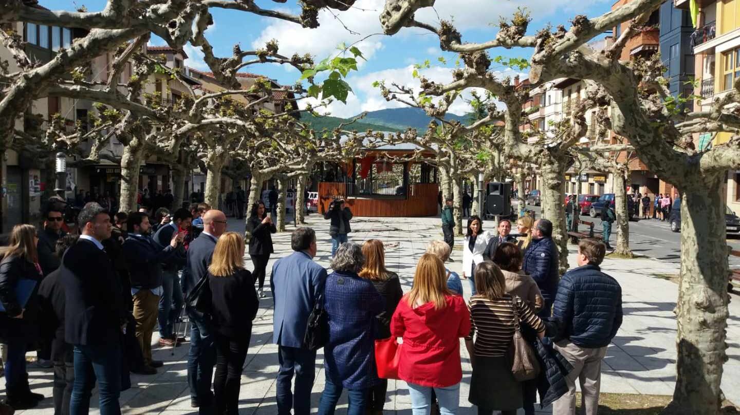 Cayetana Álvarez de Toledo y altos cargos del PP, este lunes.