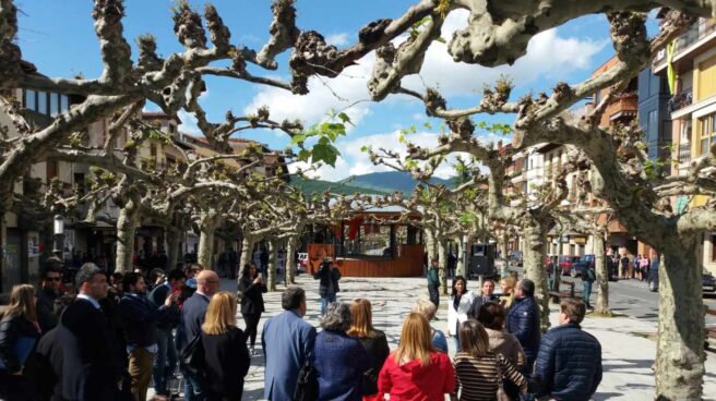 Cayetana Álvarez de Toledo y altos cargos del PP, este lunes.