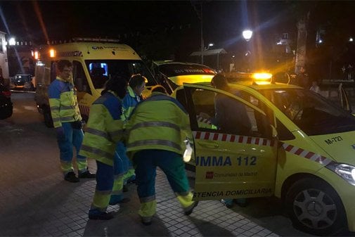 Personal sanitario en Cobeña tras la llamada de emergencia.