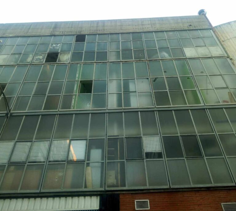 Atacan a pedradas la sede de Vox en Bilbao