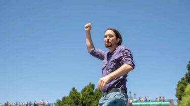 Iglesias responde a sus críticos: es preferible gobernar que darse "golpes en el pecho"