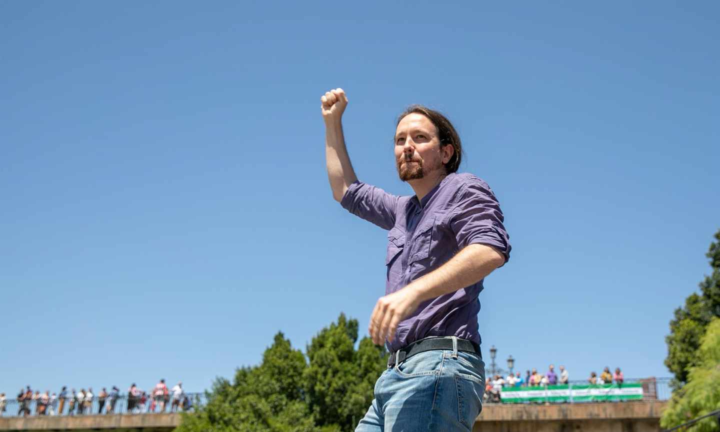 Iglesias responde a sus críticos: es preferible gobernar que darse "golpes en el pecho"