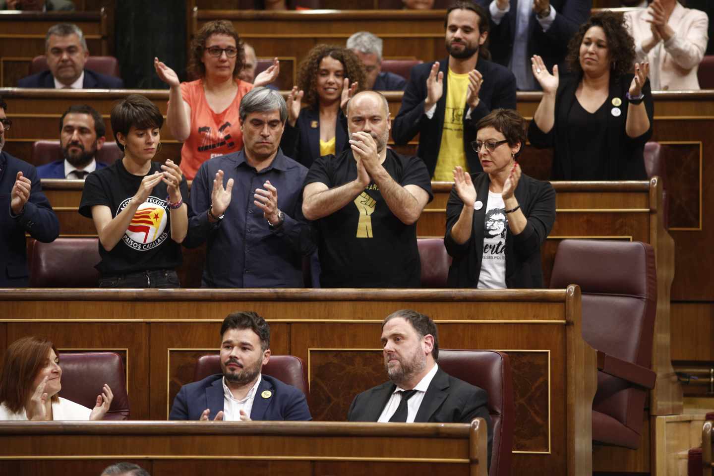 Oriol Junqueras, aplaudido por los diputados de ERC.