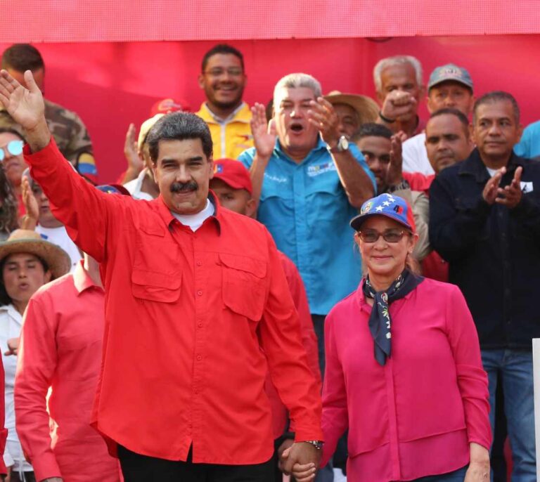 "El poder político jamás se entrega por las buenas, muchacho"