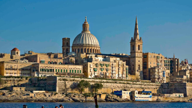 Malta-Valletta-from-Marsamxett-Harbour-01-by-Clive-Vella