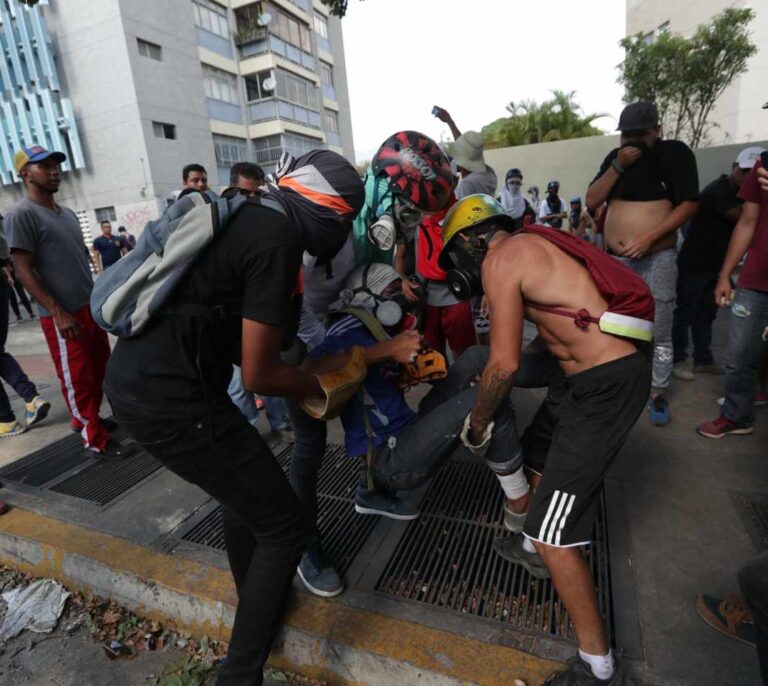 Represión chavista contra las marchas opositoras