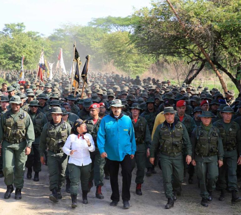 Maduro ordena al Ejército que esté listo en caso de ataque de EEUU