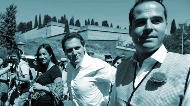 Begoña Villacís, Ángel Aguado y Albert Rivera, en las fiestas de San Isidro de Madrid.