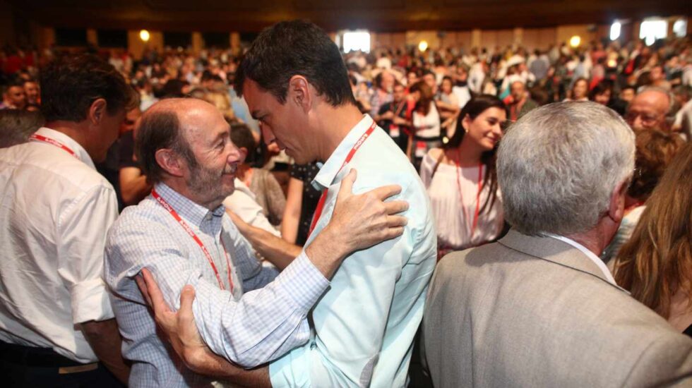 Alfredo Pérez Rubalcaba y Pedro Sánchez.