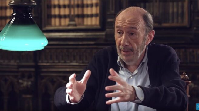 Un testimonio inédito de Rubalcaba sobre el fin de ETA: "González, Aznar y Zapatero ofrecieron paz por presos"