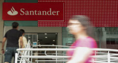 Los sindicatos amenazan con bloquear el ERE de Santander por discriminar a las oficinas