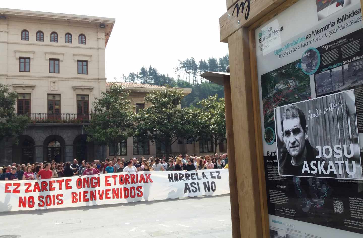 Concentración contra la presencia de Ciudadanos en Ugao Miraballes. localidad natal de 'Josu Ternera'.