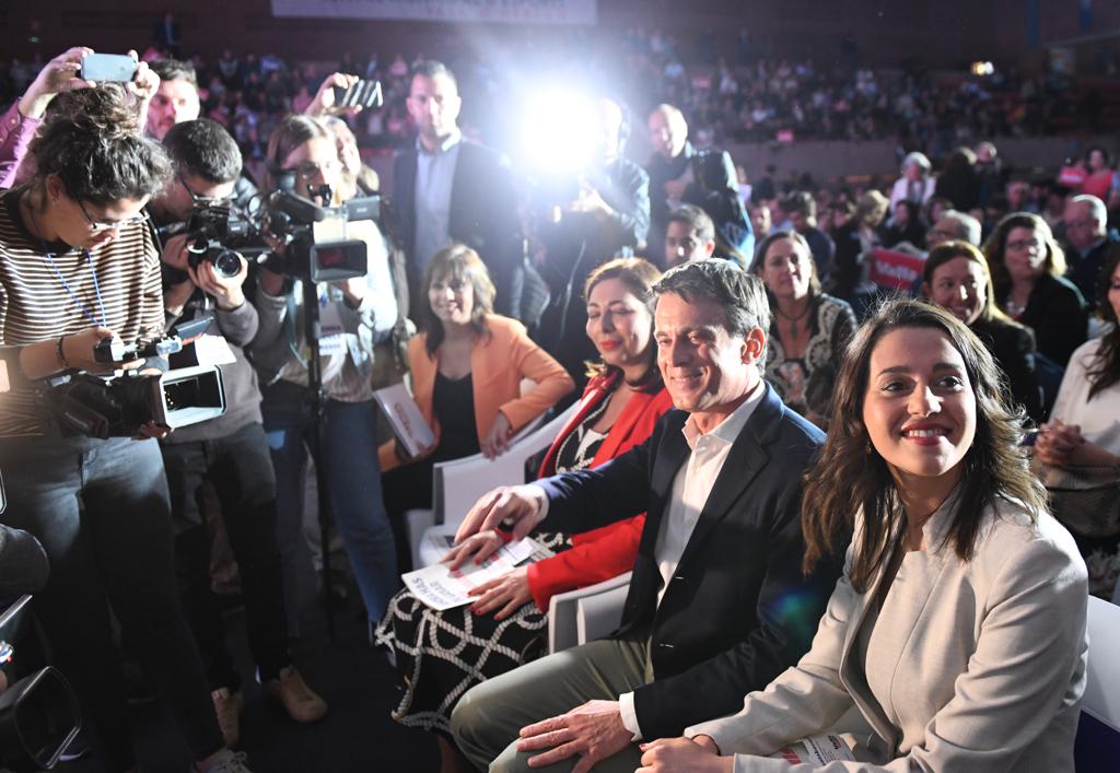 Manuel Valls e Inés Arrimadas en el mitin de Cs en Barcelona