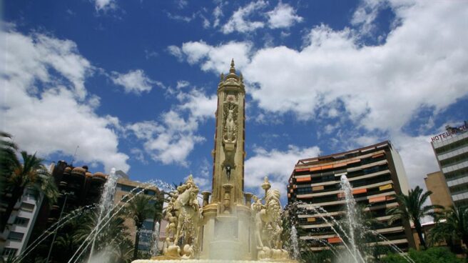 Escultura de la plaza de los Luceros.