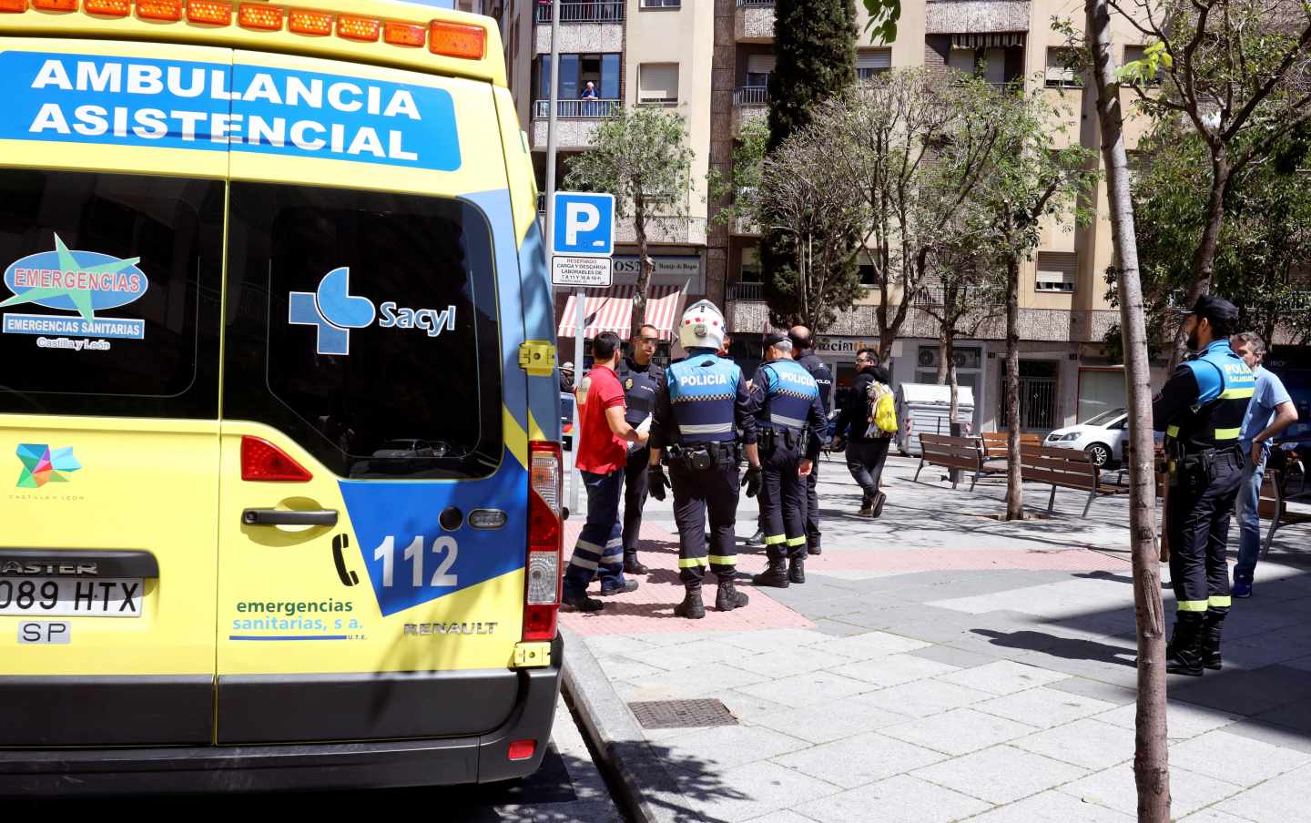 Servicios de emergencia, en el lugar del apuñalamiento, en Salamanca.