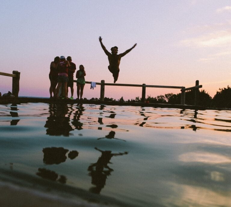 Bañarse en espacios no vigilados multiplica por seis el riesgo de morir en el agua