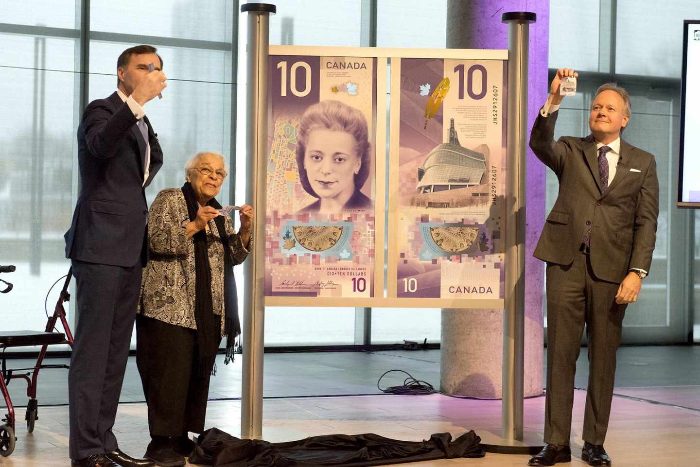 Este es el mejor billete del mundo: de 10 dólares y fabricado en Canadá