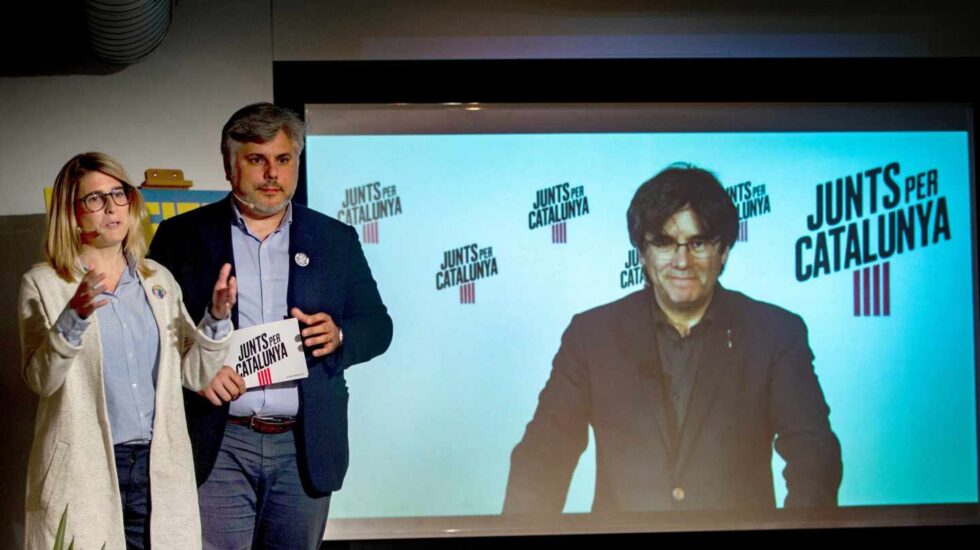 Carles Puigdemont interviene por videoconferencia en una rueda de prensa de Junts per Catalunya.