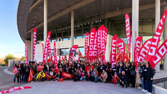 Protestas de CCOO en la junta general de accionistas de CaixaBank.