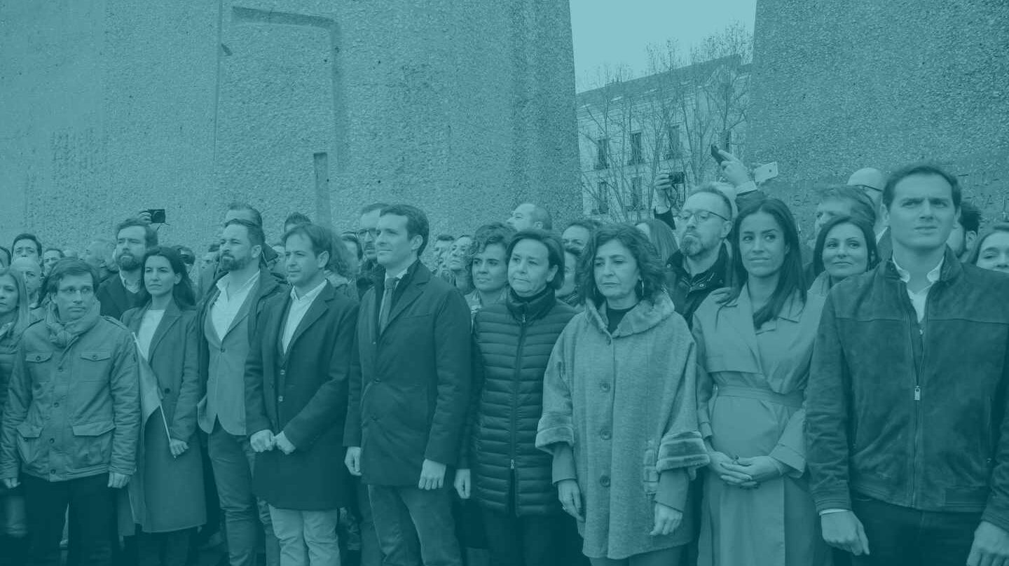 Abascal, Casado y Rivera, en la plaza de Colón.