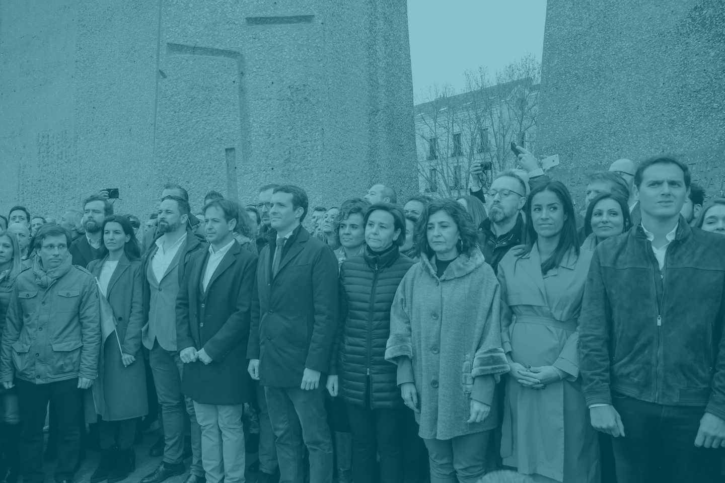 Abascal, Casado y Rivera, en la plaza de Colón.