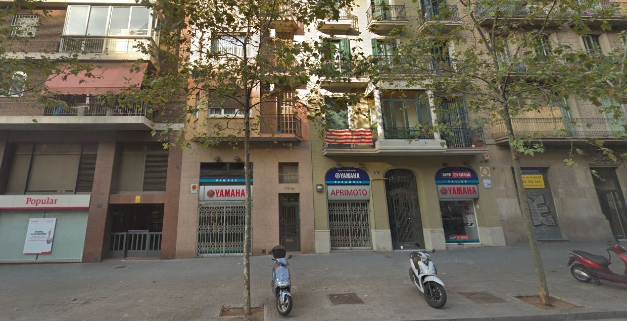 Número 125 de la calle Comte de Urgell, en Barcelona.