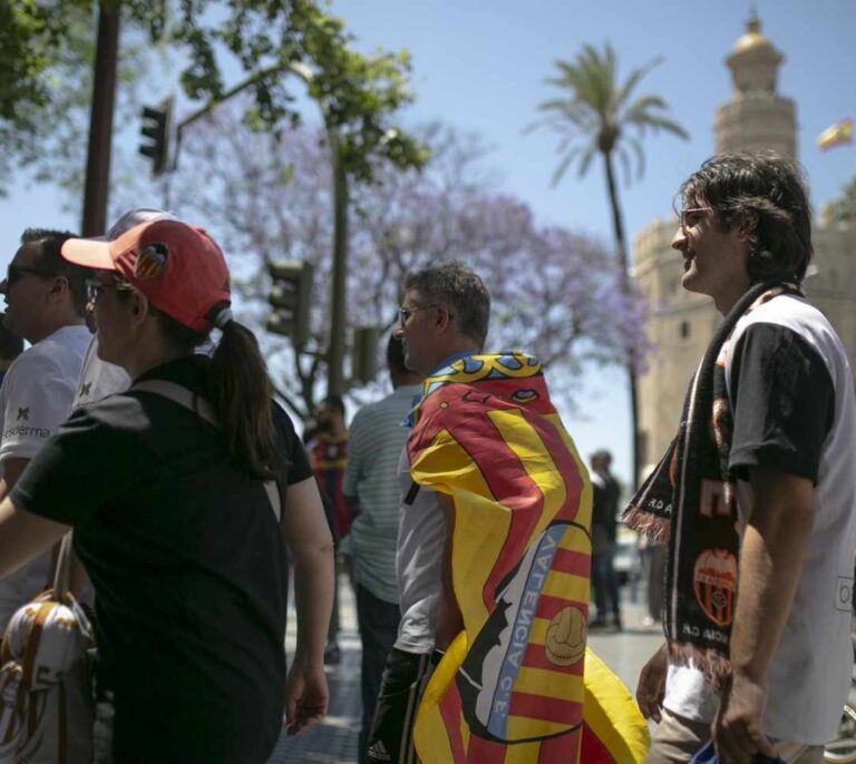 El autobús con la Copa del Rey, implicado en un accidente con un herido en Los Palacios (Sevilla)